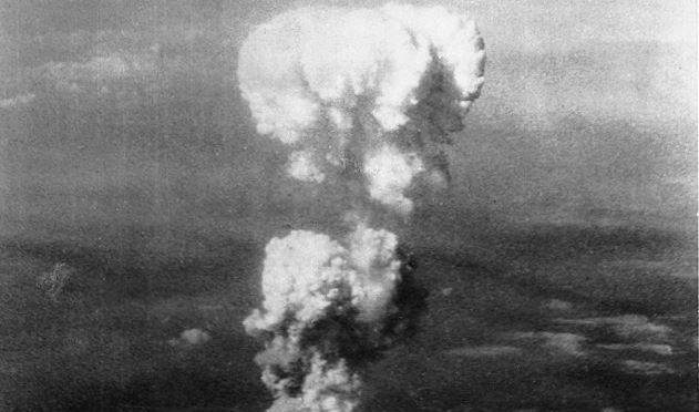 Agli Hibakusha il Nobel per la pace. Ma il loro sacrificio non ferma la corsa alle armi atomiche.