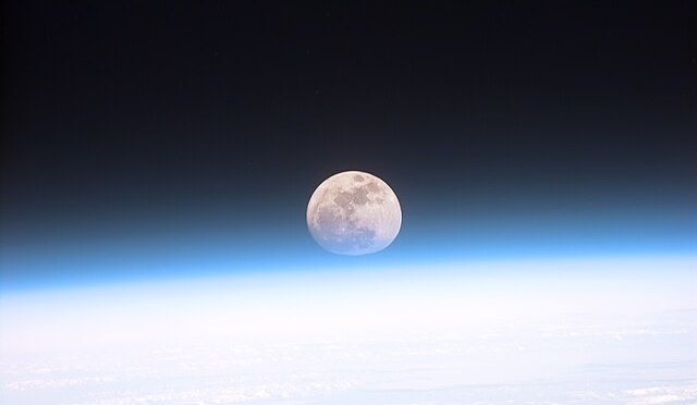 Alla  conquista della Luna e dello Spazio  in nome (più o meno)  dell’umanità!