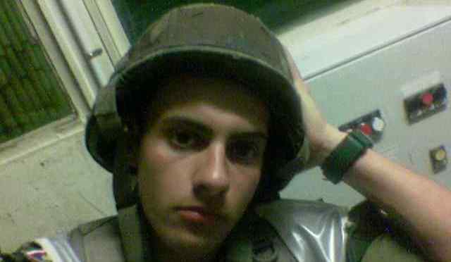 In nome di Francesco Rinaldelli, soldato ed alpino, il cammino del padre Andrea affinché non accada più.